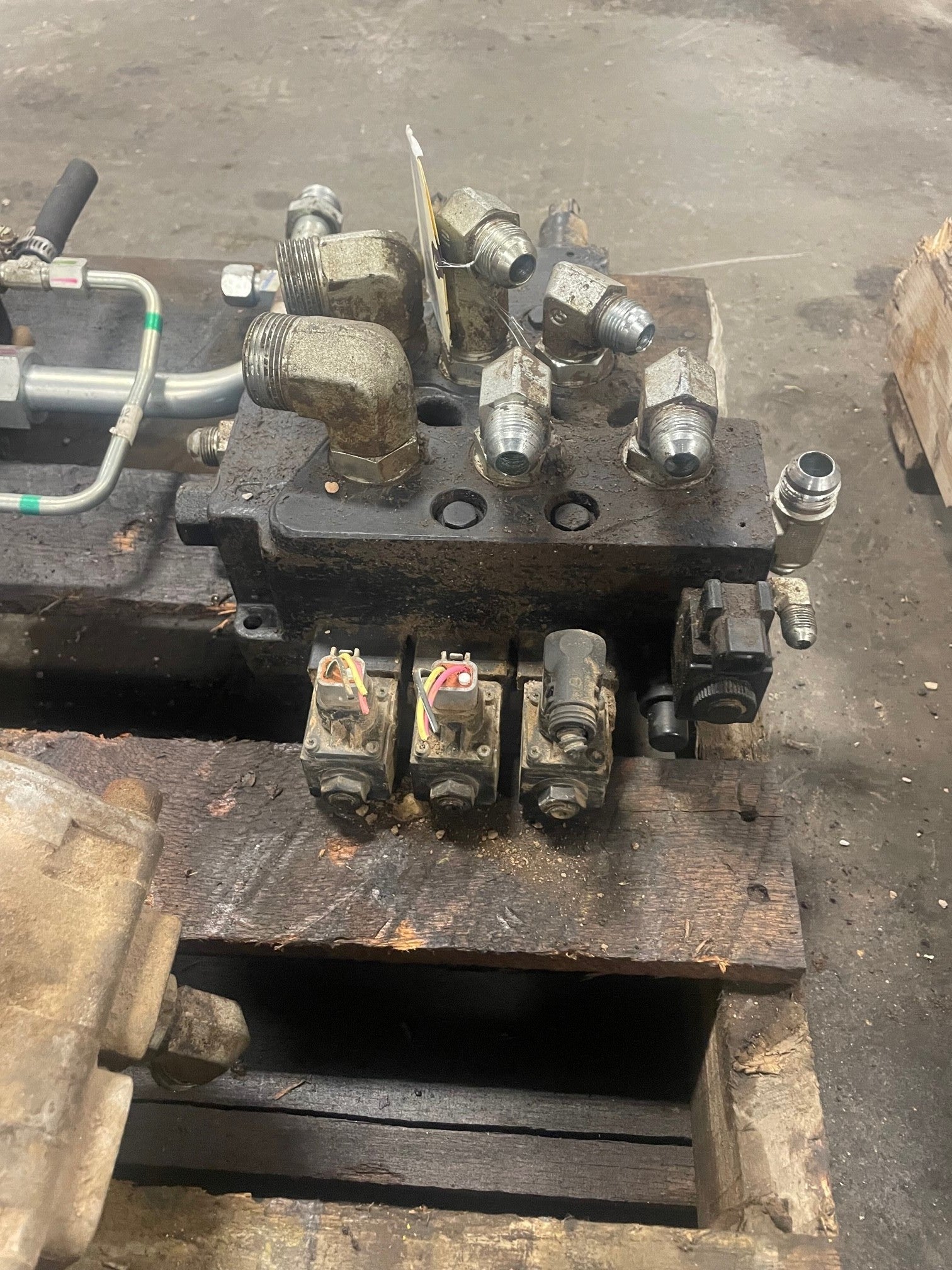 Hydraulic Control Valve-Loader - 47647503U