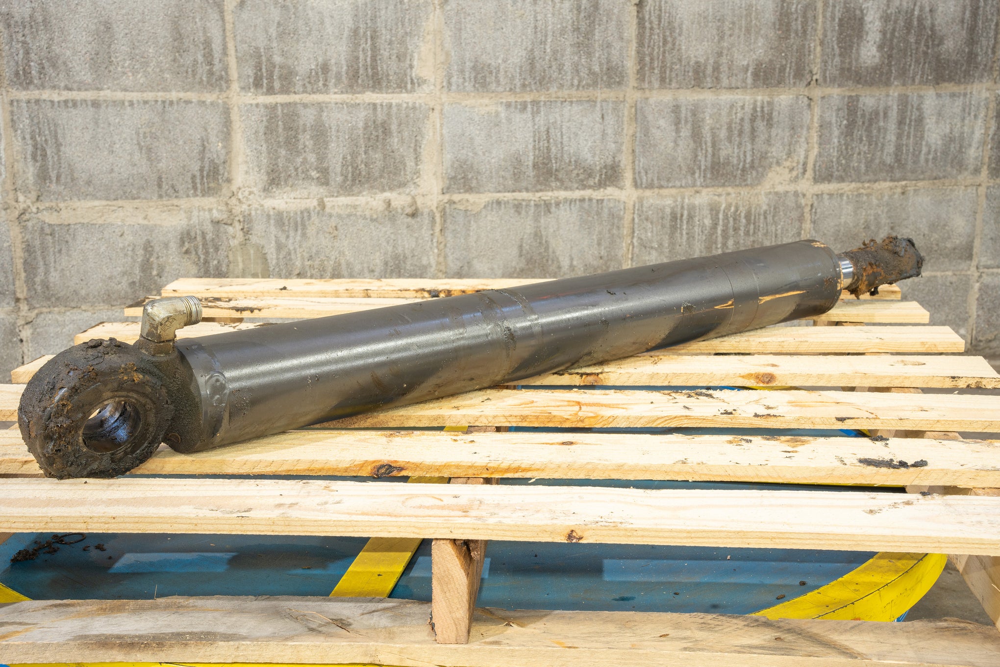 Loader Hydraulic Lift Cylinder - 87384876U