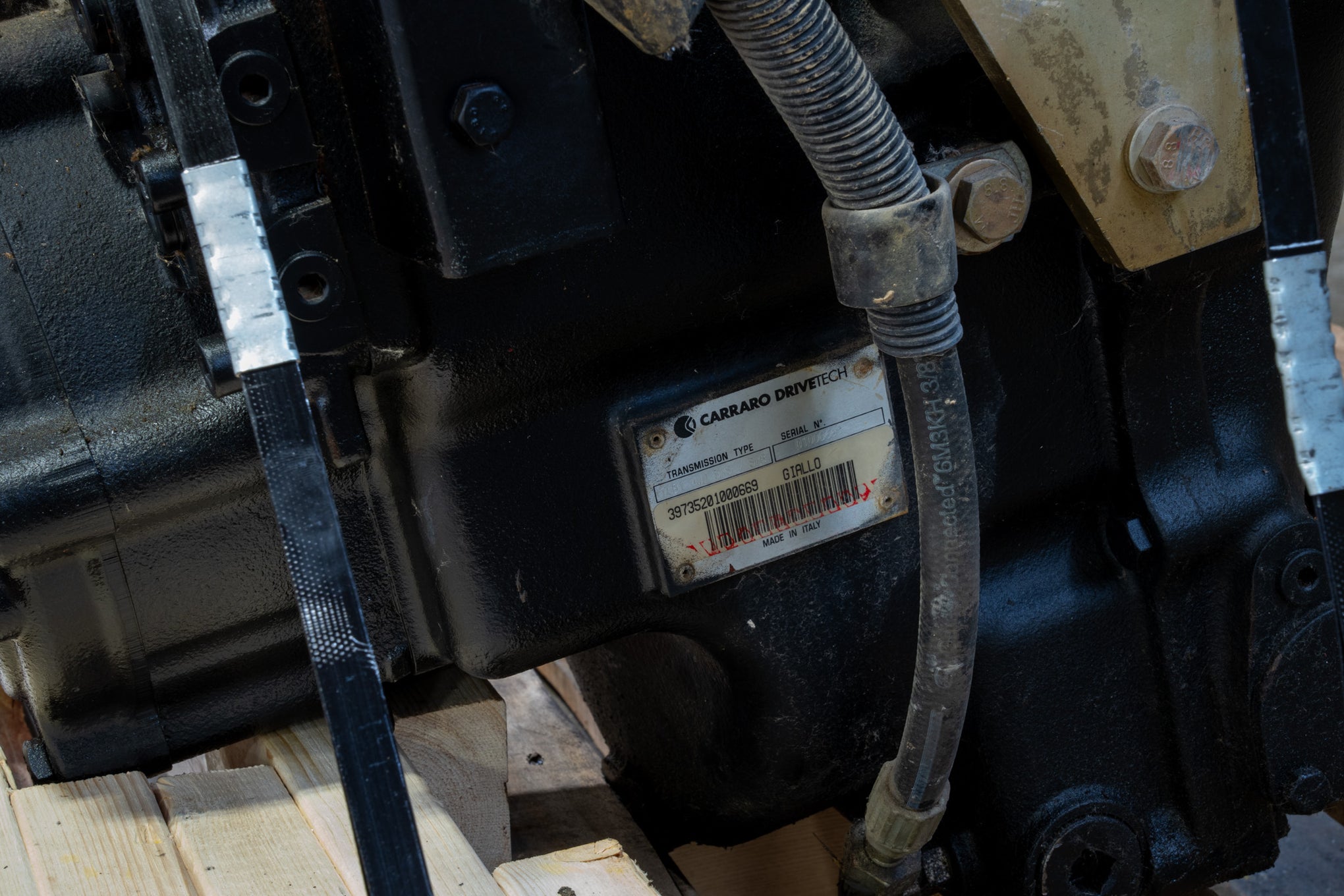 Carraro transmission on wood pallet tag information