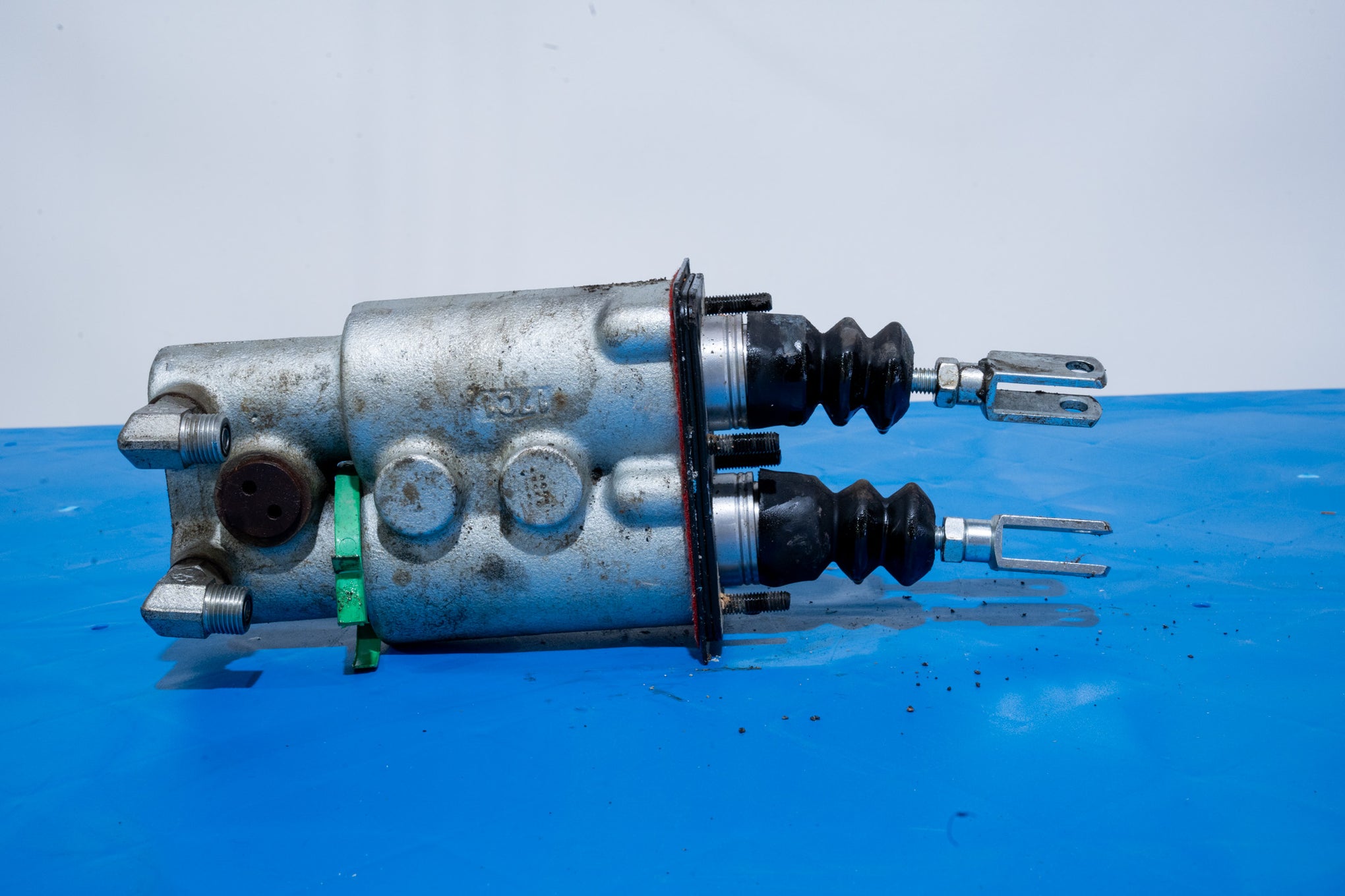 Master Cylinder - 87714038U