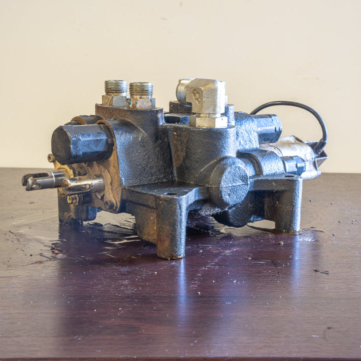 Hydraulic Control Valve - 84218271U