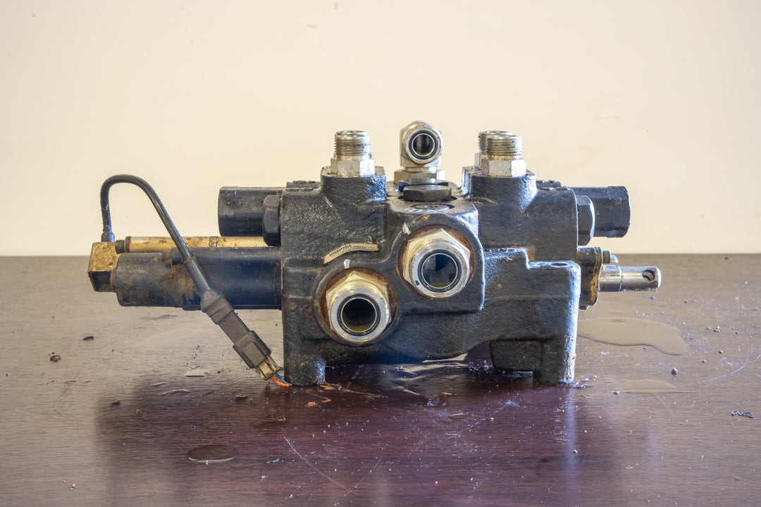 Hydraulic Control Valve - 84218271U