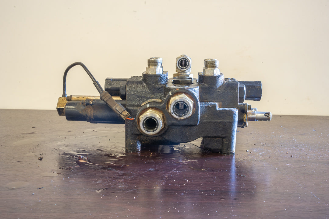 Hydraulic Control Valve - 84218271U