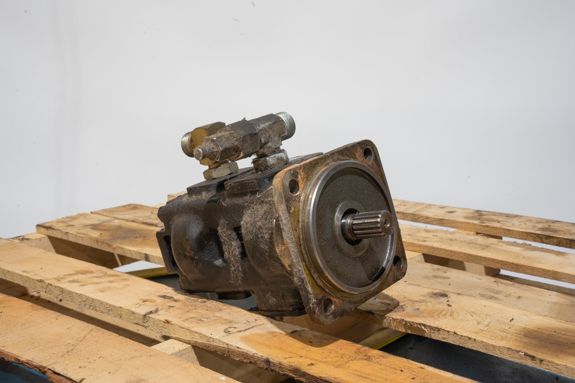 Hydraulic Pump - 84218965U