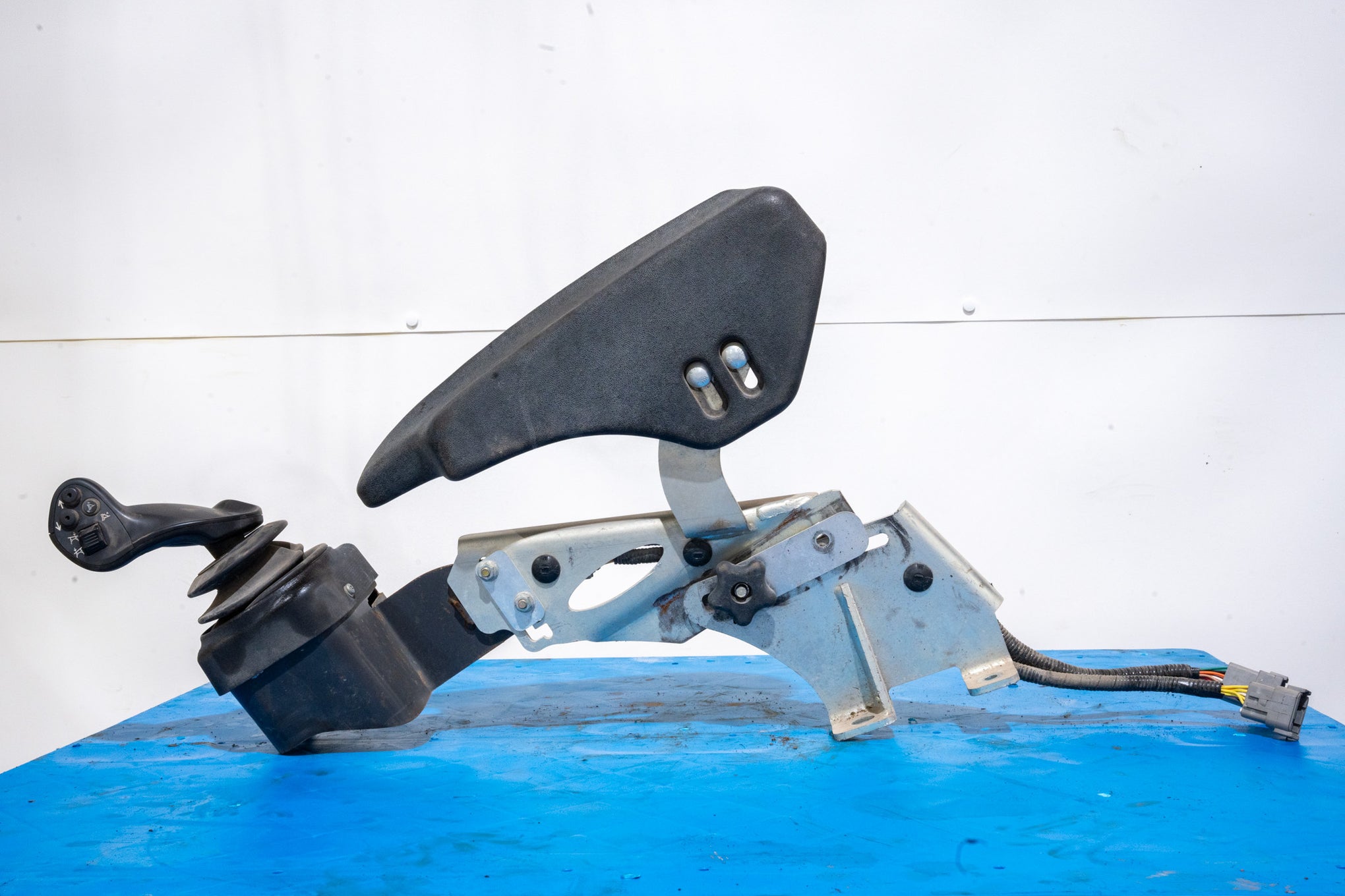 RH Steering Control - 47387252U