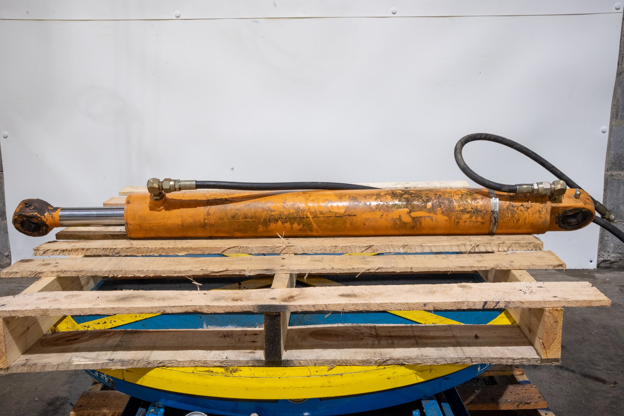 Front Loader Lift Cylinders - 133936A1U
