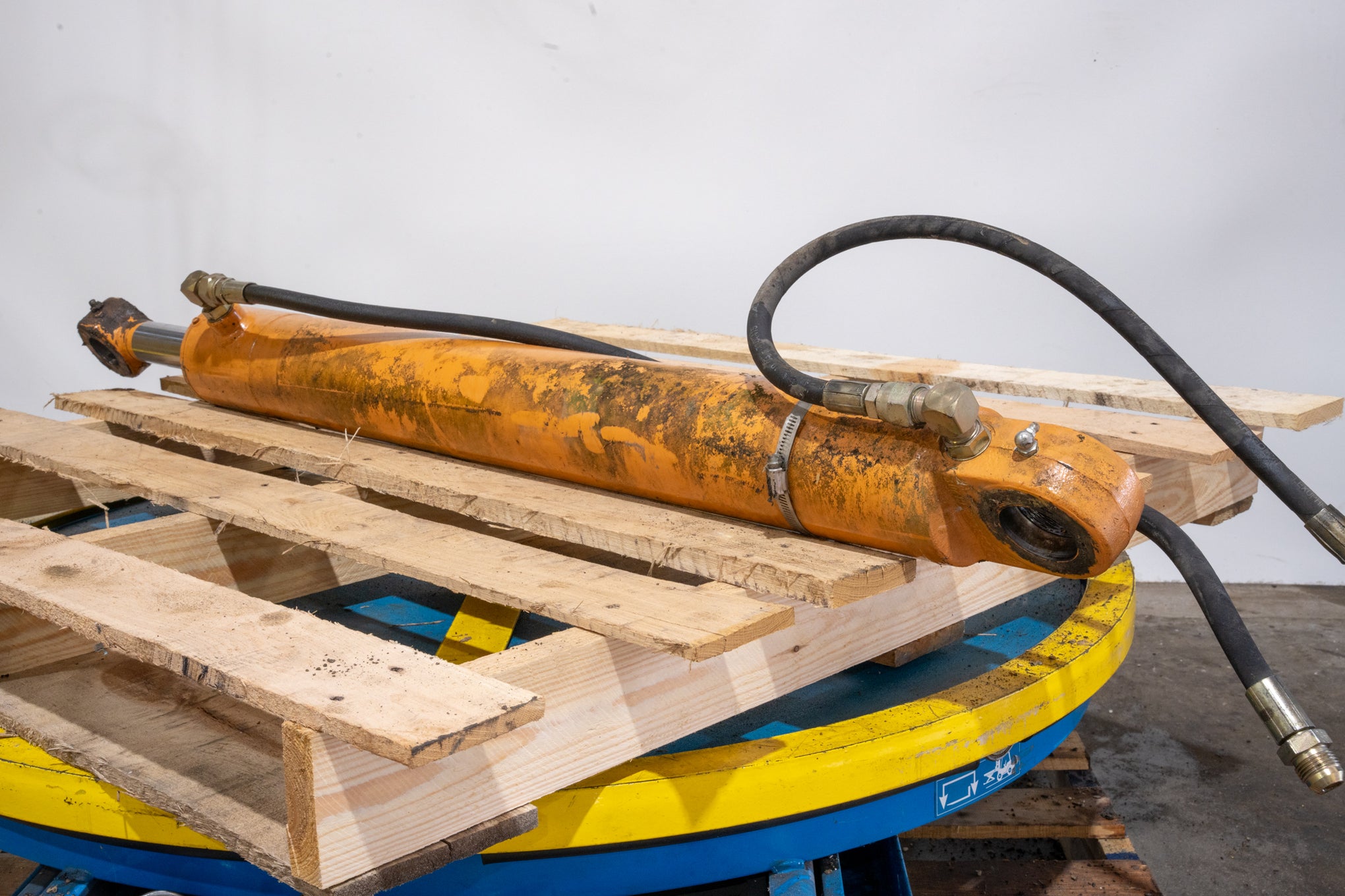 Front Loader Lift Cylinders - 133936A1U