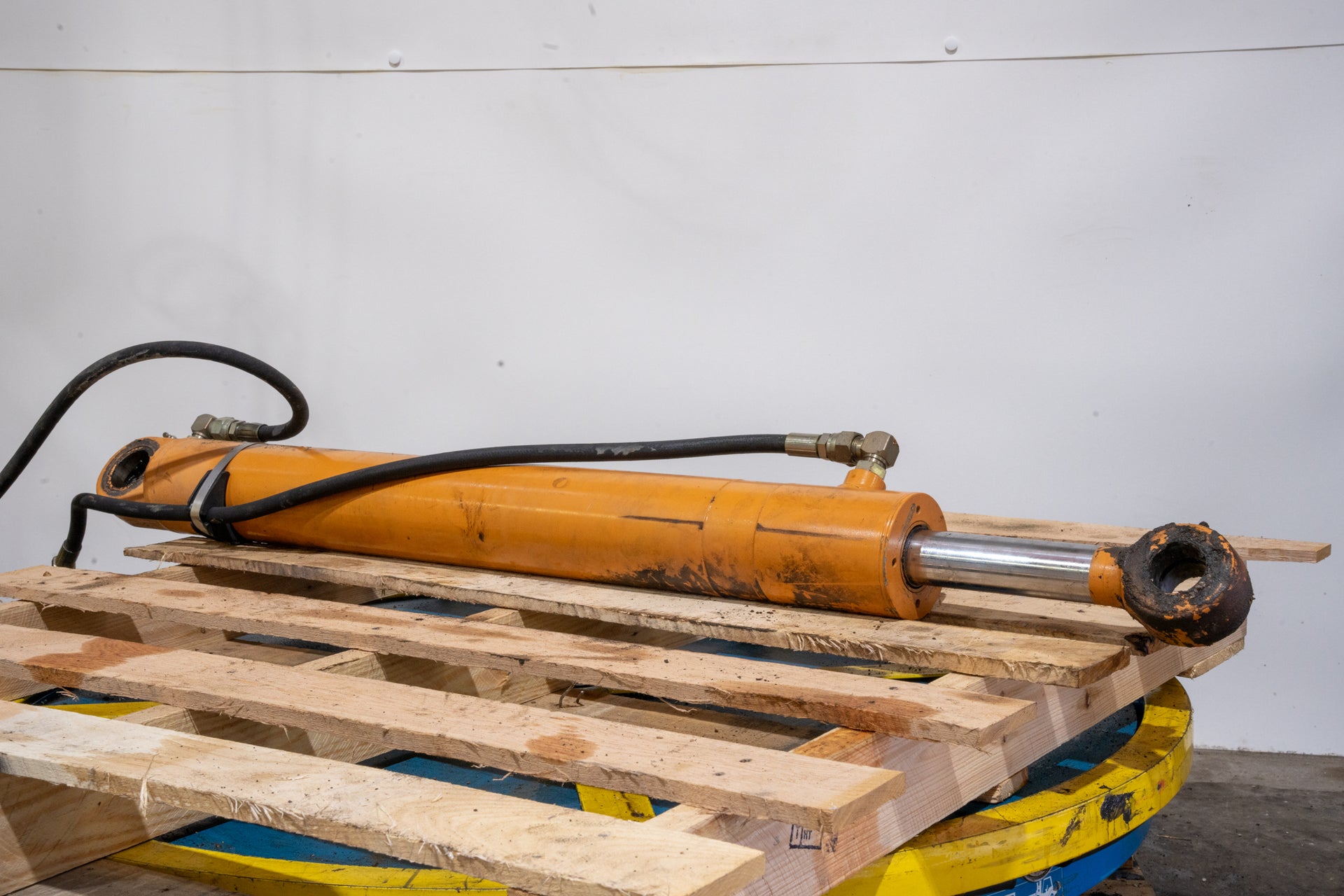 Front Loader Lift Cylinders - 133936A1U