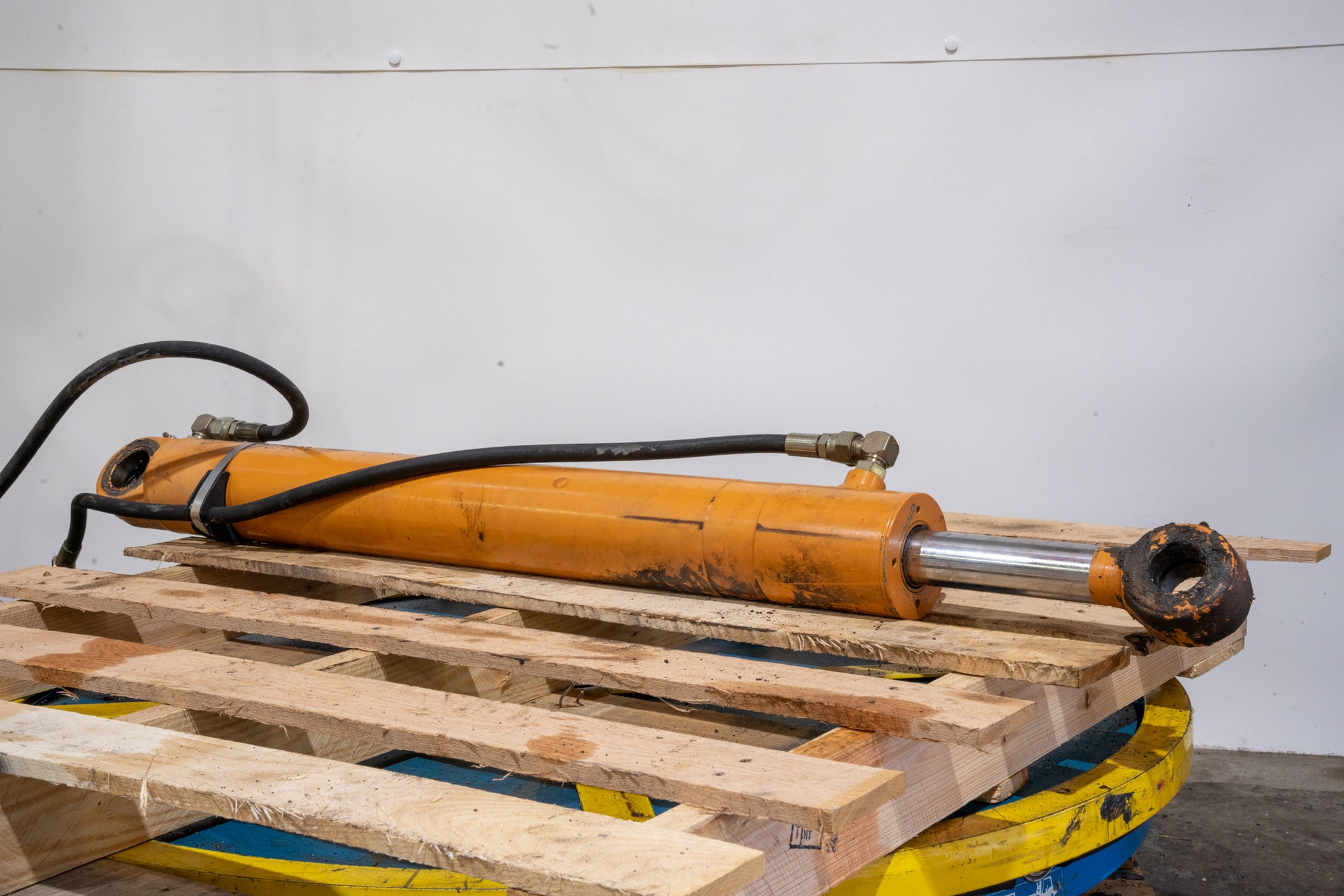 Front Loader Lift Cylinders - 133936A1U