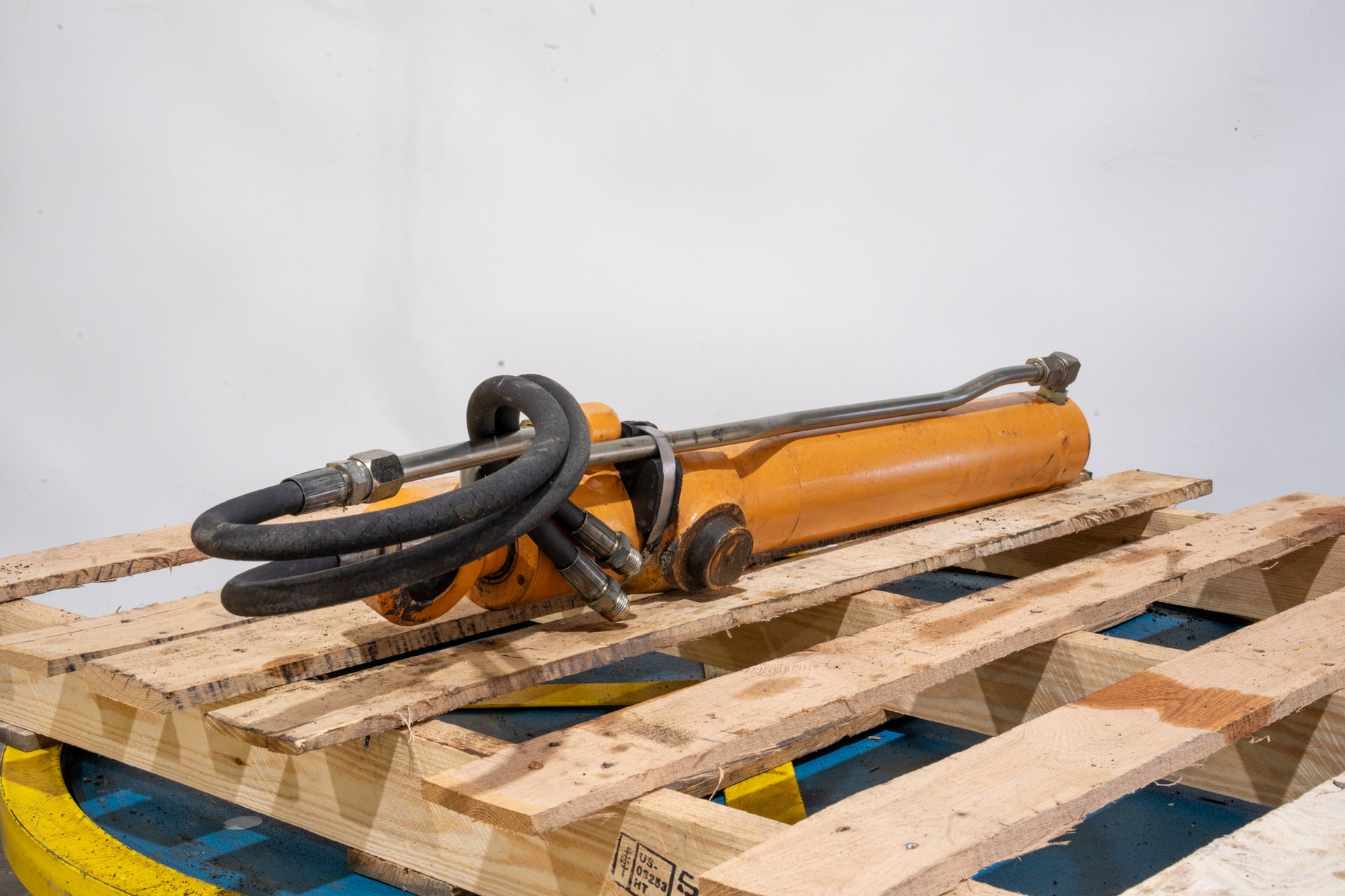 Front Loader Tilt Cylinders - 255756A1U