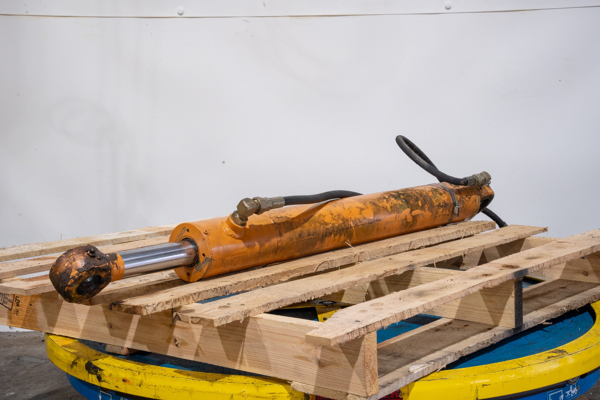 Front Loader Lift Cylinders - 133936A1U