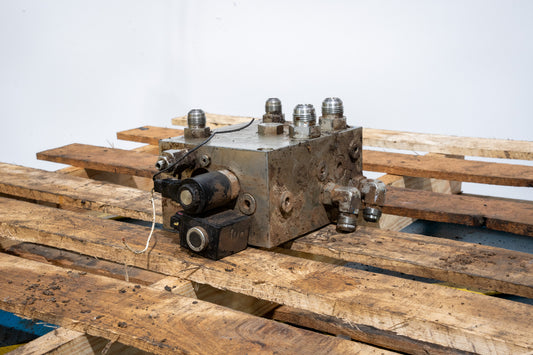 Hydraulic Valve - 90484605U