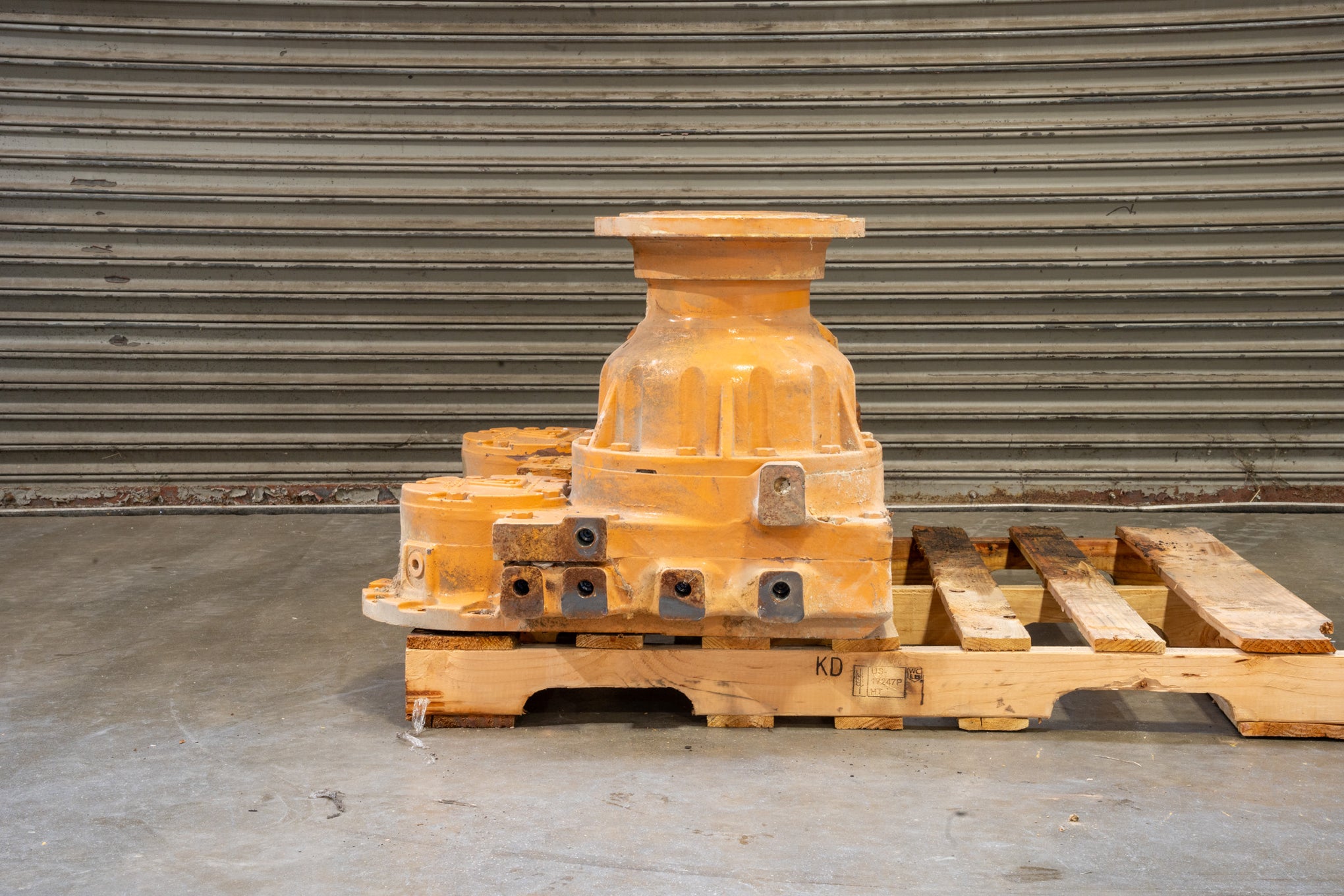 Used Final Drive 87695847 Orange on pallet 3/4 left