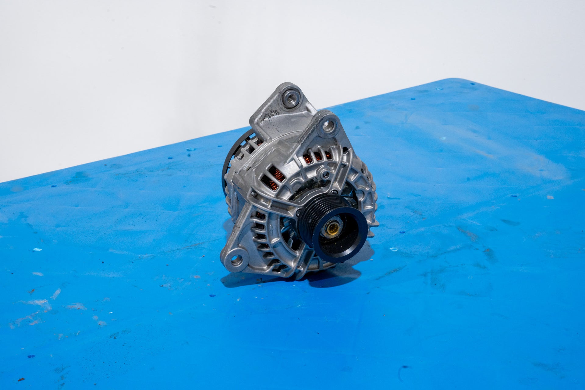 BOSCH ALTERNATOR - 4892318