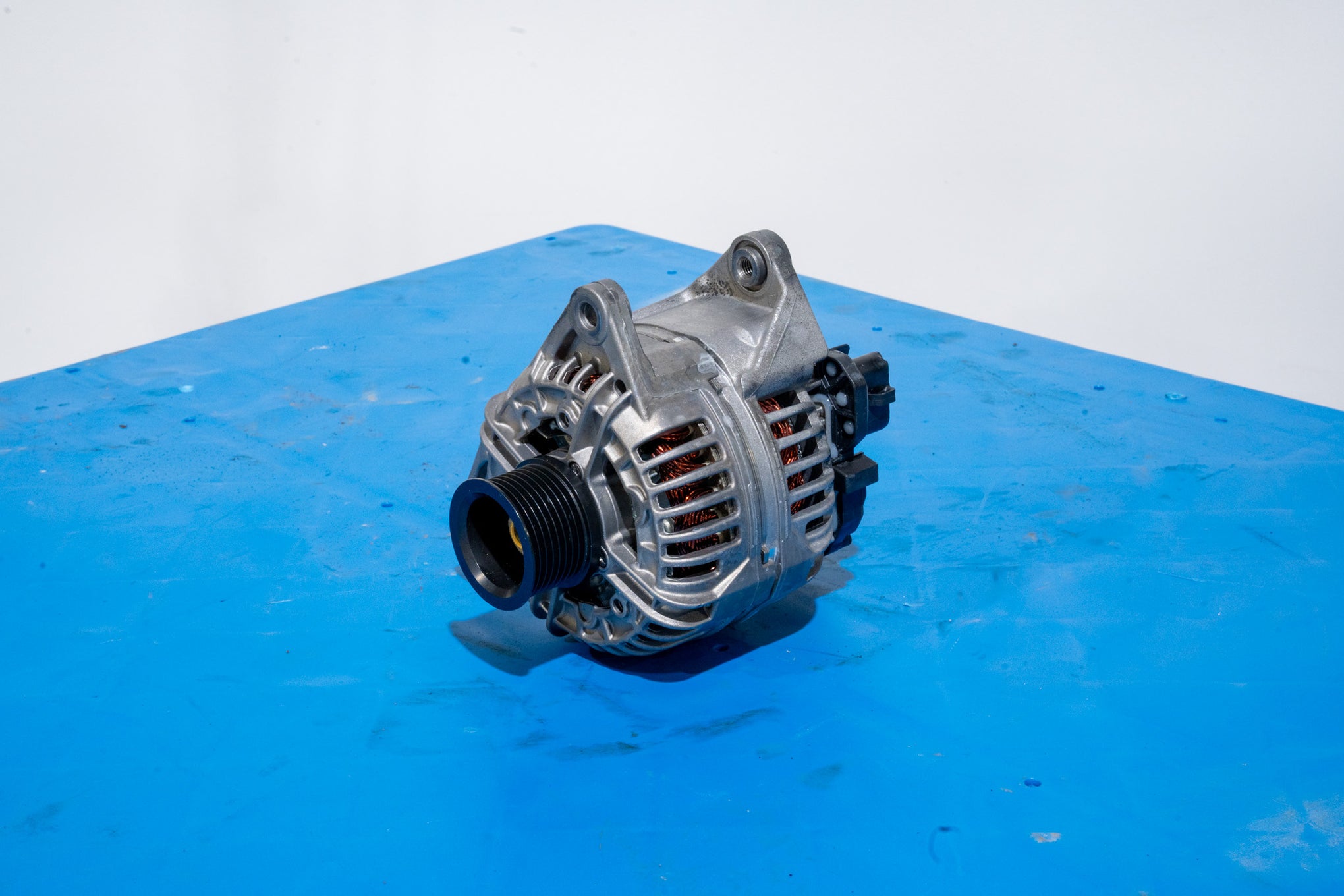 BOSCH ALTERNATOR - 4892318