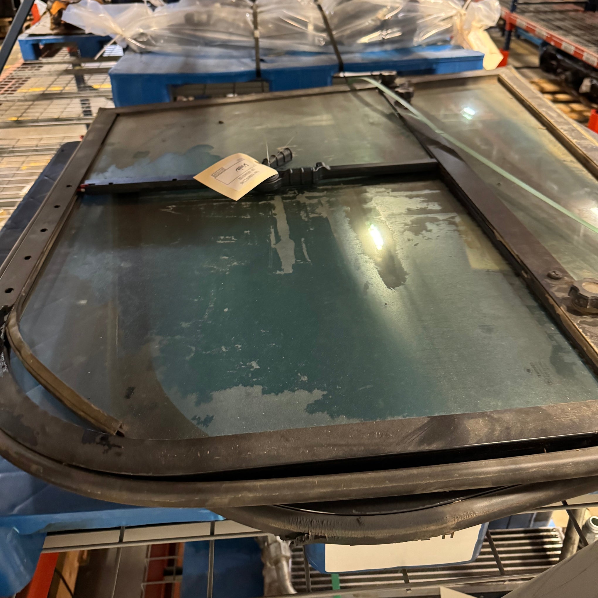 C245 LH Window - 84488998U