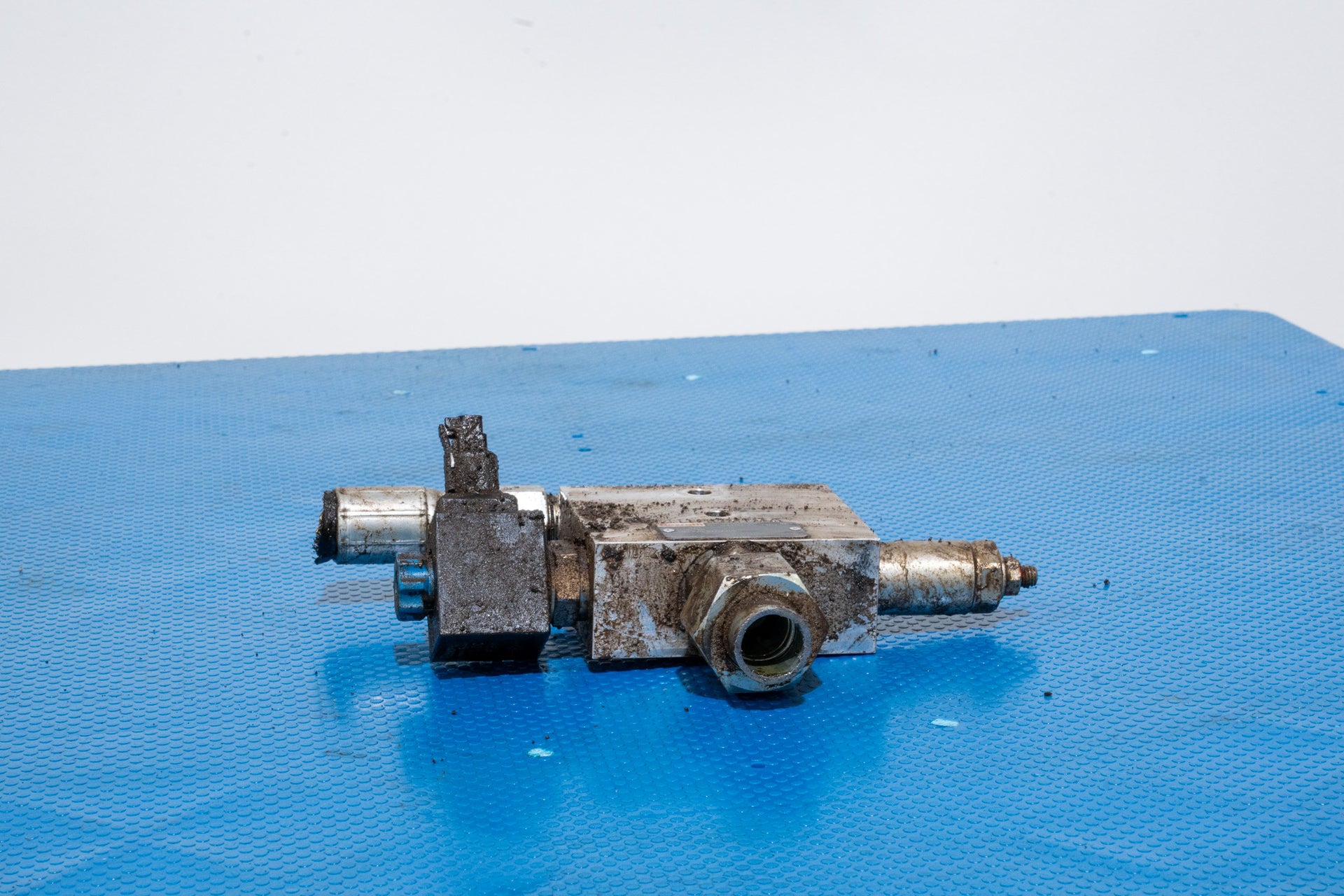 Hydraulic Control Valve - 84256405U