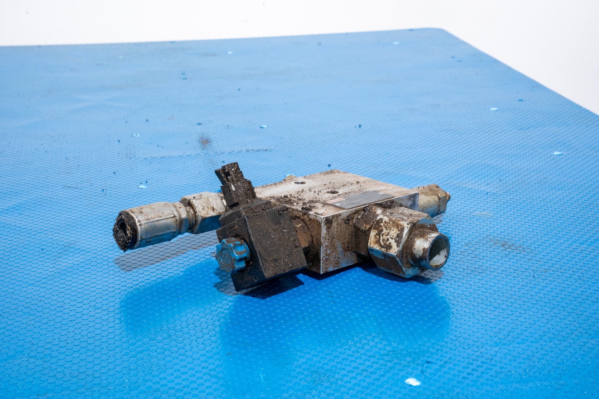 Hydraulic Control Valve - 84256405U