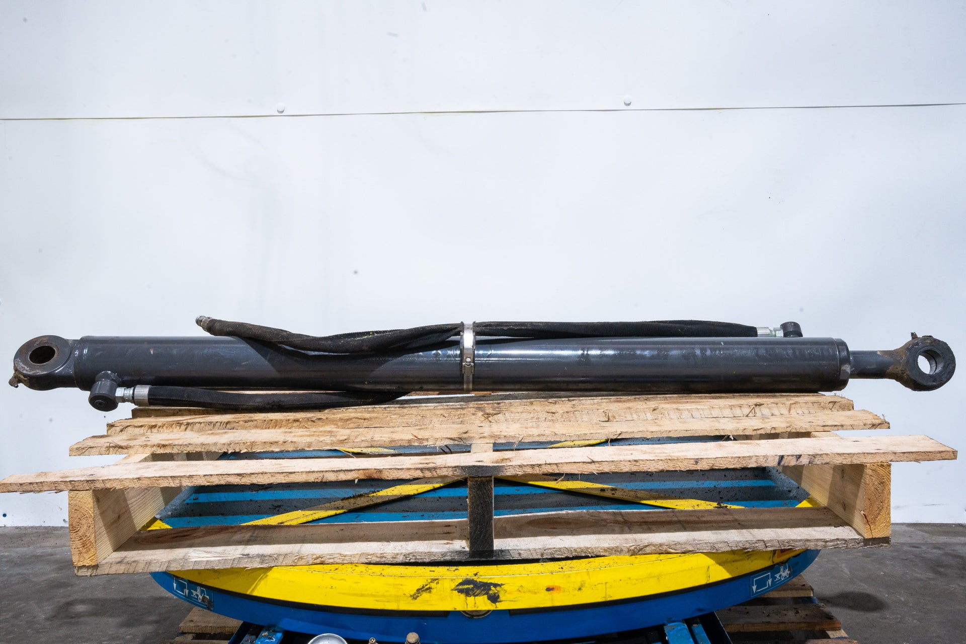 Loader Lift Cylinder - 48095114U