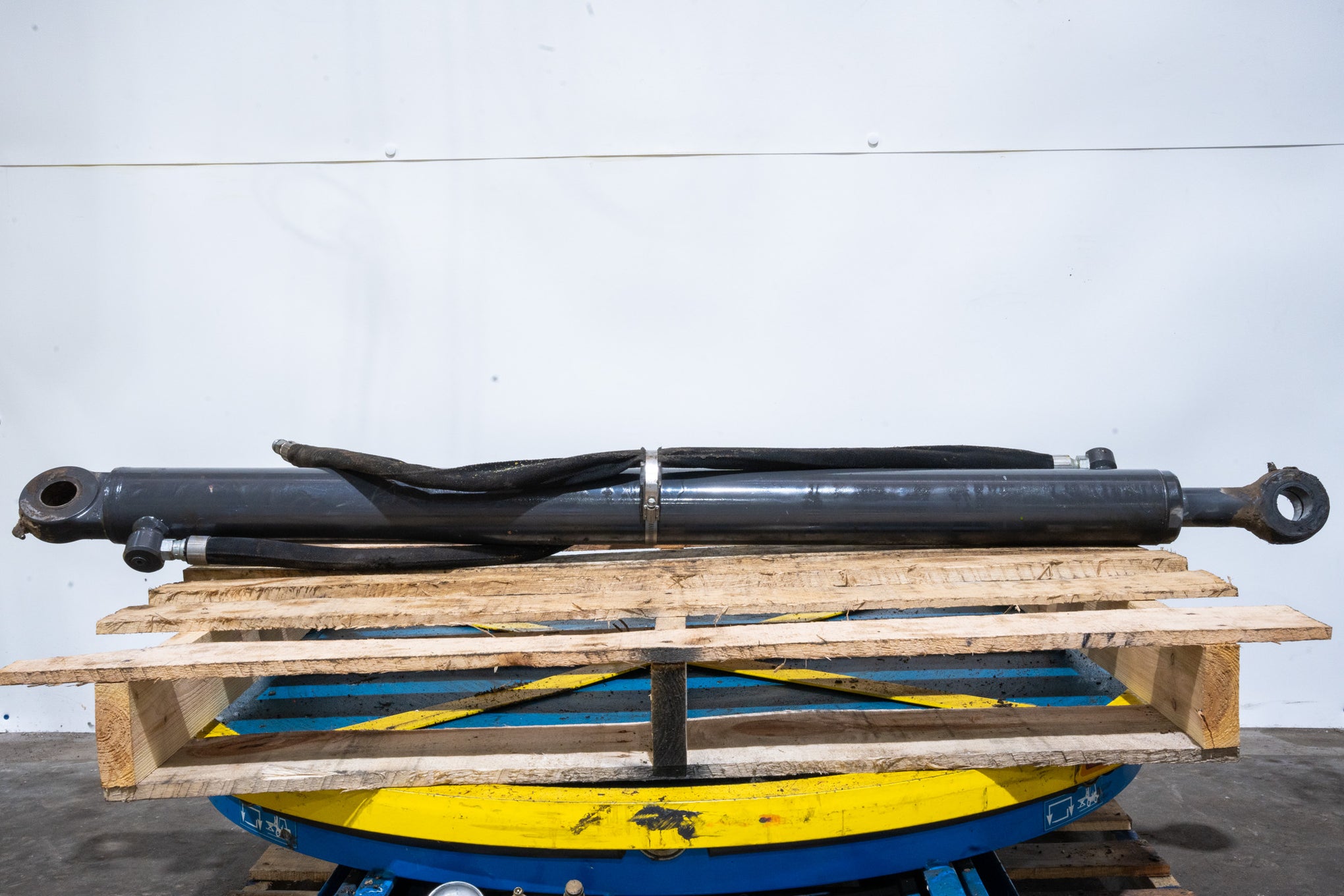 Loader Lift Cylinder - 48095114U