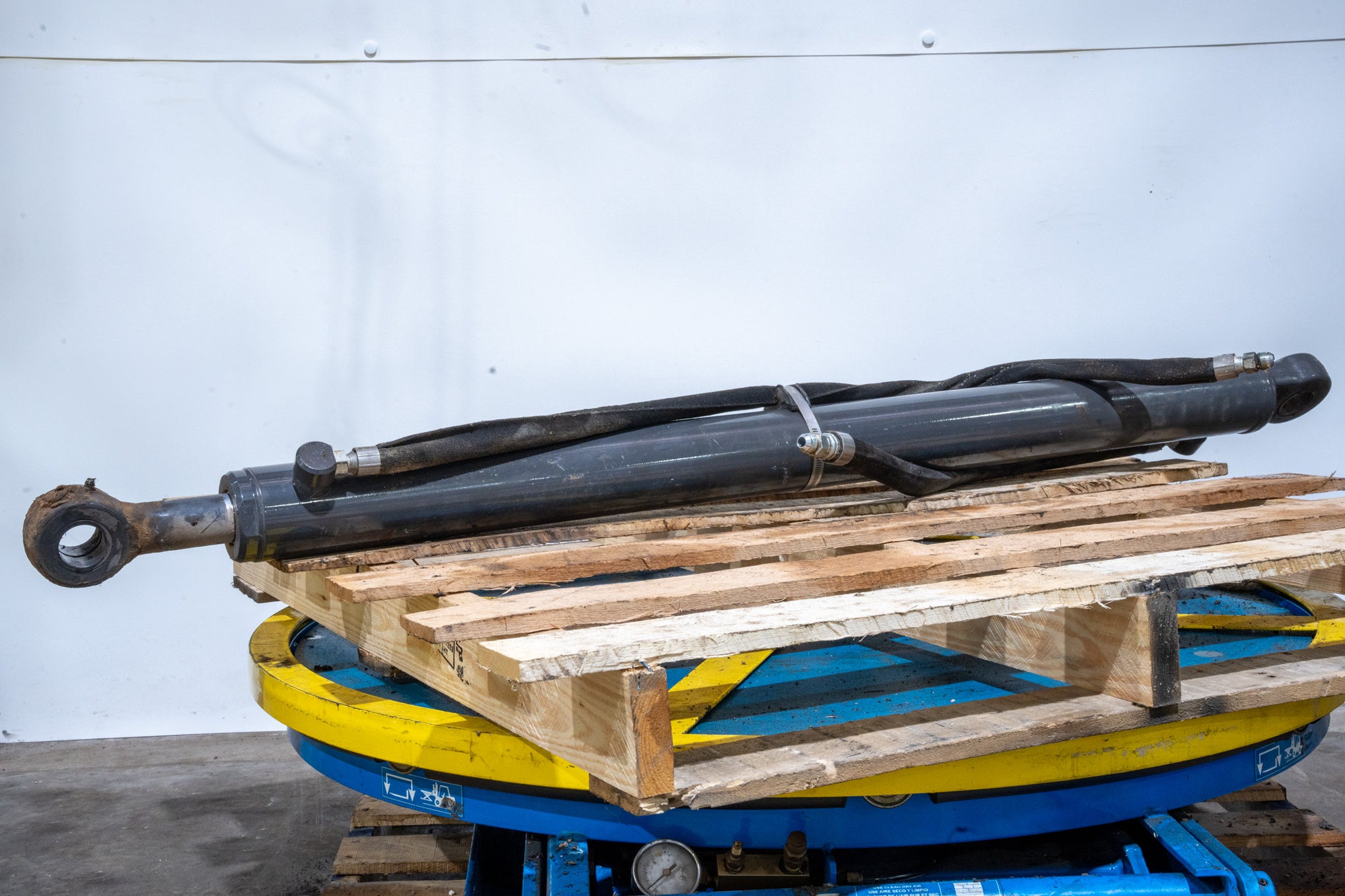 Loader Lift Cylinder - 48095114U