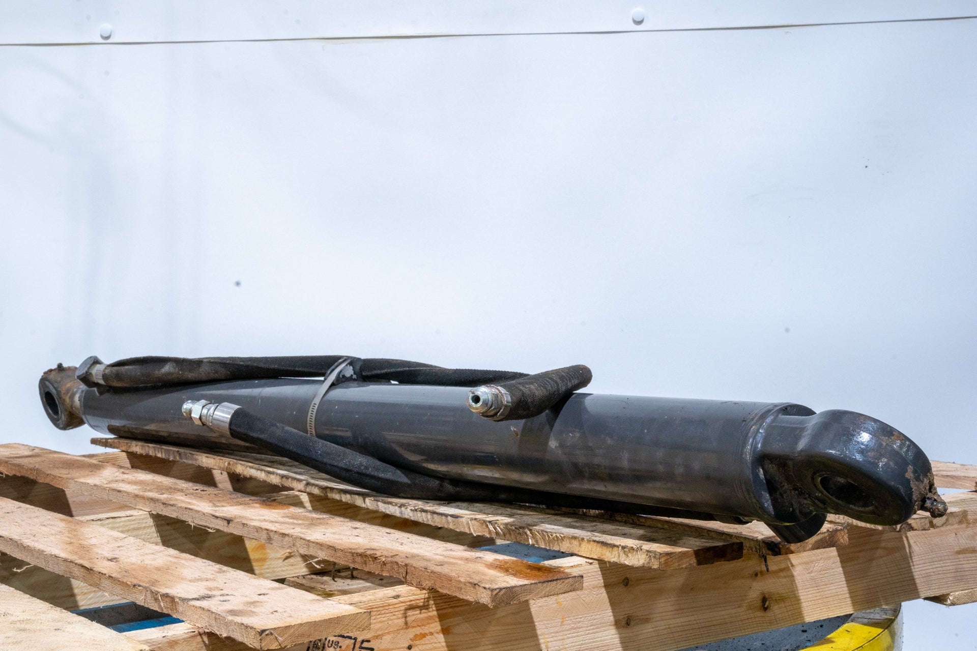 Loader Lift Cylinder - 48095114U
