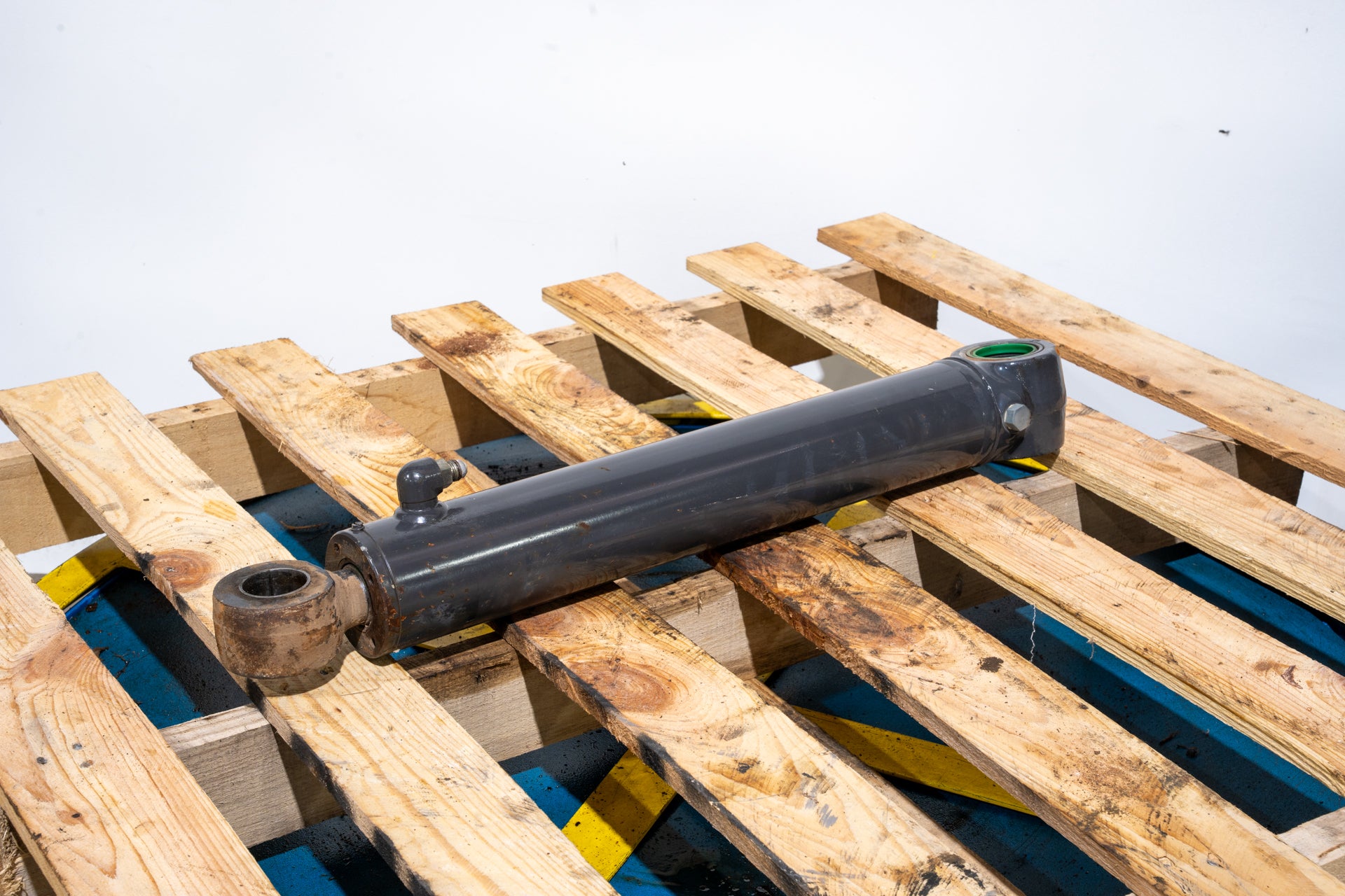 SR210B Lift Cylinder - 84290569U